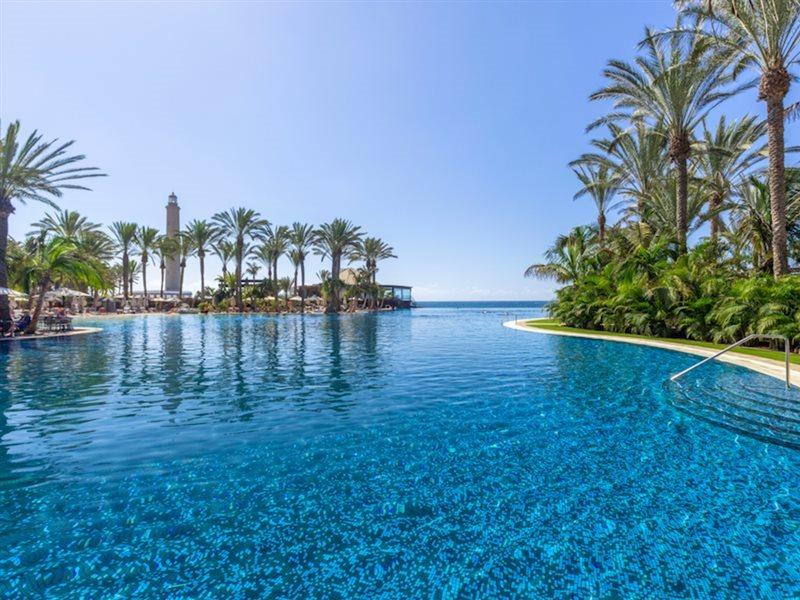 Lopesan Costa Meloneras Resort & Spa المظهر الخارجي الصورة Infinity pool at the Royal Beach Hotel, Cyprus